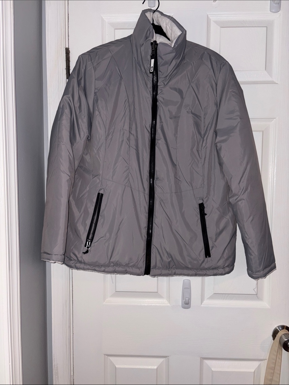 Free Country Gray Women's Puffer Jacket with Zip Pockets